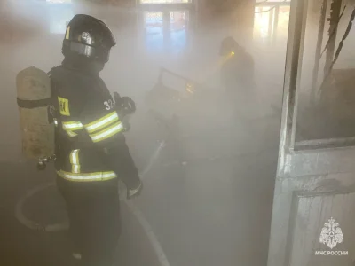 В Уфе пожарные тушат возгорание в иконной мастерской рядом с храмом
